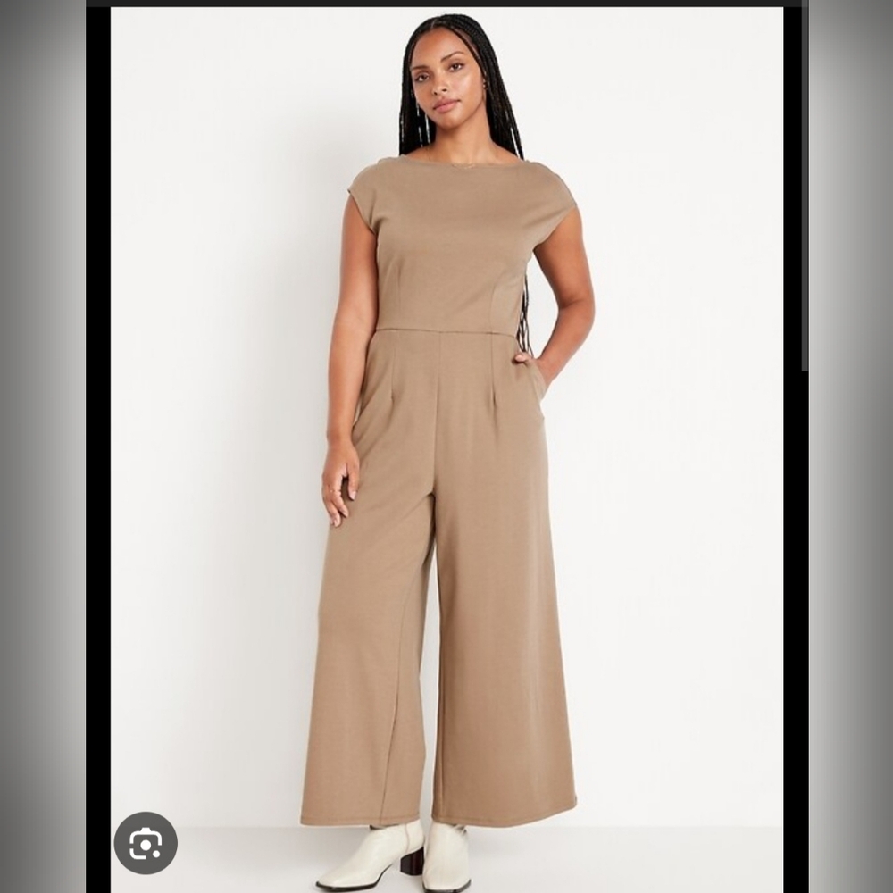 Chic Strapless Dress in Taupe